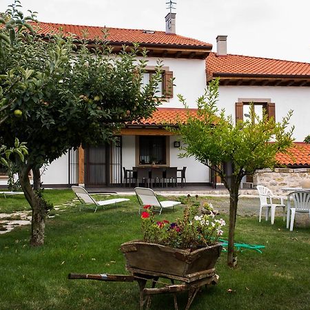 Casa De La Cadena Guest House Asiain Exterior photo